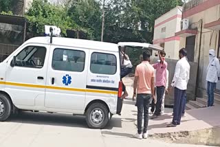 सड़क हादसा  अलवर न्यूज  युवक की मौत  अलवर बांदीकुई सिकंदरा मेगा हाईवे  Alwar Bandikui Sikandra Mega Highway  crossing road  truck collided