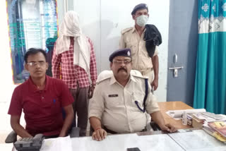 Robbery gang member arrested with robbery mobile in motihari