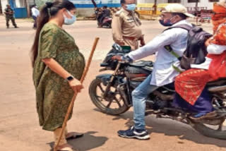 five-months-pregnant-dsp-shilpa-sahu-is-doing-duty-in-lockdown-in-dantewada