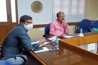 Mandya Incharge minister Narayana gowda meeting with dc, taluk officers regarding second wave