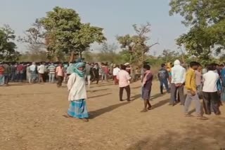 body of a young man found hanging from a tree in Jamtara