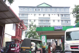 കൊവിഡ് വ്യാപനം  തൊടുപുഴ ജില്ലാ ആശുപത്രി  Thodupuzha District Hospital  കൊവിഡ് നിയന്ത്രണങ്ങൾ  idukki covid updates  ഇടുക്കി കൊവിഡ്