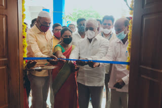 MLA Mahesh visit, MLA Mahesh visit his learning school, MLA Mahesh visit his learning school in Kollegal, MLA N Mahesh, MLA N Mahesh news, ಶಾಸಕ ಮಹೇಶ್​ ಭೇಟಿ, ತಾನು ಕಲಿತ ಶಾಲೆಗೆ ಶಾಸಕ ಮಹೇಶ್​ ಭೇಟಿ, ಕೊಳ್ಳೇಗಾಲದಲ್ಲಿ ತಾನು ಕಲಿತ ಶಾಲೆಗೆ ಶಾಸಕ ಮಹೇಶ್​ ಭೇಟಿ, ಶಾಸಕ ಎನ್​ ಮಹೇಶ್​, ಶಾಸಕ ಎನ್​ ಮಹೇಶ್ ಸುದ್ದಿ,