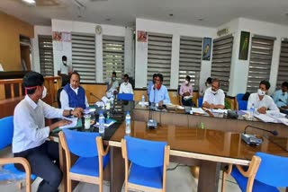 Minister Eshwarappa held meeting of officials at Shimogga