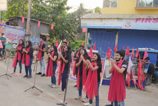 বালুরঘাটে জোটের প্রচারে হাল্লা এক্সপ্রেস