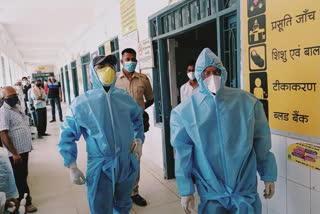 DC inspects covid hospital wearing PPE kit in Sahibganj