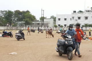 Crowds gathered in markets before lockdown in Kawardha