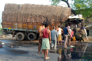 Truck driver dies in road accident at balodabazar
