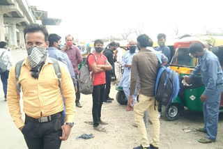 Gathering of migrant laborers at Tikari border