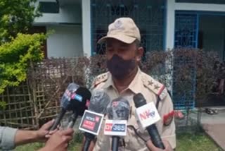 assam-police-present-at-mohini-mohan-gogois-home