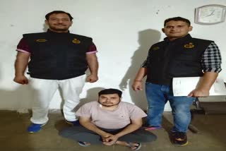 faridabad police arrested 10000 prize crooks