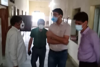 Karauli district collector visits, Karauli district hospital