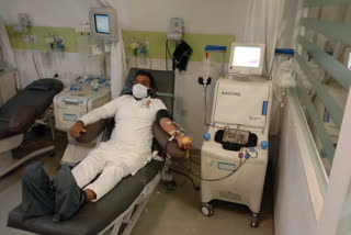 bhilai-congress-leader-went-to-delhi-and-donated-plasma