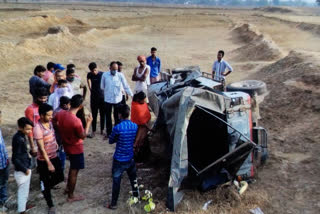 SI killed in road accident, four jawans injured in palamu