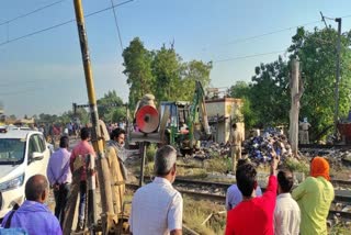 Four killed and two injured in a train collision in Shahjahanpur
