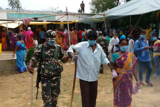 bengal election 2021 the central force help a disable person in Golsi assembly of Durgapur