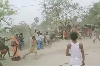 angry-villagers-beat-police-in-motihari