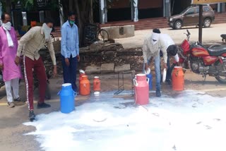 protest of Milk vendors in jagdalpur