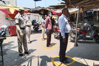 Dabdi Police announcing about corona in vegetable market