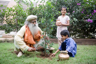 Satguru urges people to plant trees on Earth Day