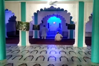 Only 5 people will offer namaz in the mosque