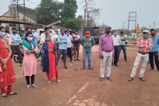 Electricity department employees demonstrated