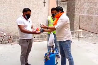 Health kit distribution mcd workers in delhi