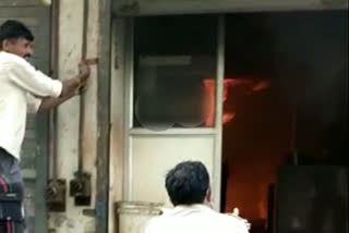 fire in furniture shop of kirti nagar delhi