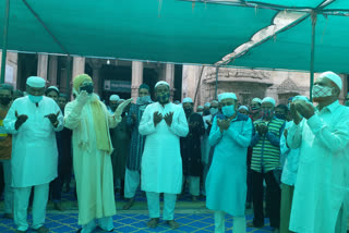 احمدآباد کی شاہی جامع مسجد میں کورونا سے نجات کے لئے اجتماعی دعاء کا اہتمام