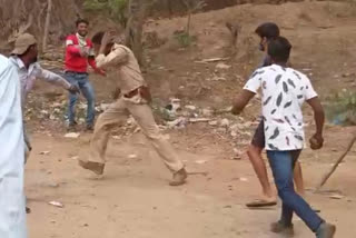 Villagers attacked on police in seraikela