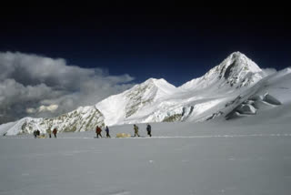 Glacier breaks, ice