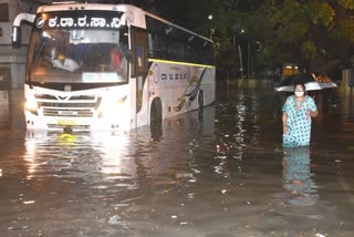 Heavy rainfall triggers water logging in low lying areas of bangalore