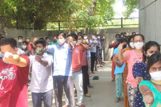 sakshi rana serving people at Isolation Center in Pushp Vihar