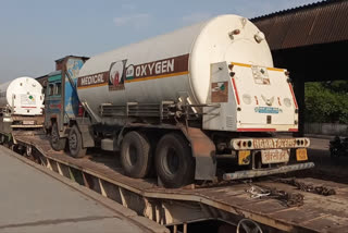 Oxygen Express train  30,000 litres of liquid medical oxygen  UP  ബൊക്കാറോ  ഓക്‌സിജൻ എക്‌സ്‌പ്രസ്‌  യുപി  ഉത്തർപ്രദേശ്‌  ലിക്വിഡ്‌ ഓക്‌സിജൻ