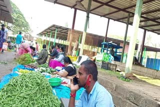 ವೀಕೆಂಡ್ ಕರ್ಫ್ಯೂ ಇದ್ದರೂ ಕೆ.ಆರ್. ಪುರ ಮಾರುಕಟ್ಟೆಯಲ್ಲಿ ಜನಜಂಗುಳಿ