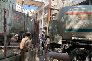 A truck filled with oxygen reached Batra Hospital