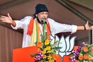 Rampant flouting of COVID 19 protocols at Mithun's rally  BJP's star campaigner Mithun Chakraborty  മിഥുൻ ചക്രബർത്തി  ബിജെപി  കൊവിഡ്  തെരഞ്ഞെടുപ്പ് റാലി  പശ്ചിമ ബംഗാൾ  മമത ബാനർജി