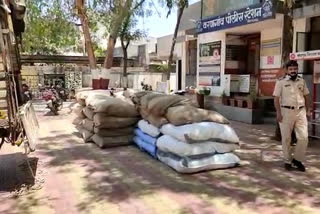 gutka worth of 15 lakh seized in varangaon