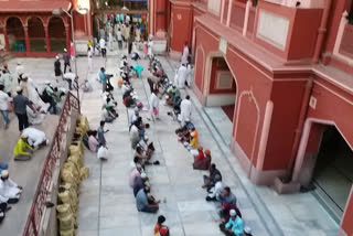 less people in nakhuda masjid