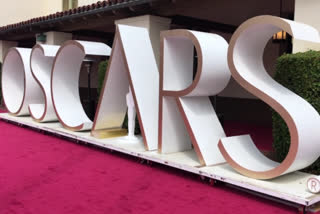 oscars 2021  93rd oscars  oscars red carpet  academy awards red carpet  ഓസ്‌കാര്‍ തൊട്ടരികെ... റെഡ് കാര്‍പെറ്റ് ഒരുങ്ങി  93-ാമത് ഓസ്‌കർ പുരസ്‌കാരനിശ  93-ാമത് ഓസ്‌കർ  ഓസ്‌കർ കൊവിഡ്