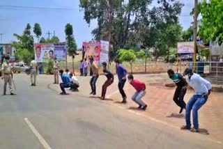 Frog jump punishment to channagiri youths by police for break the rules