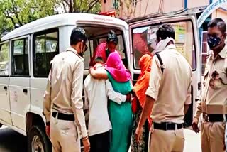 Manendragarh police station in charge Sachin Singh helped maternity woman