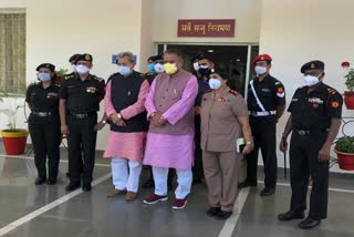 chief-minister-and-ganesh-joshi-inspect-dehradun-army-hospital