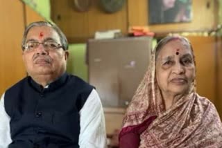 विधायक सुरेश श्रीवास्तव के साथ उनकी पत्नी.