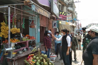 SDM on road to take stock of the lockdown in Koderma