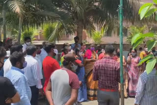 people protest at sakinetipally police station against si