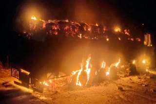 Naxalites set fire on 7 vehicles