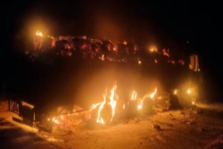 Naxals torch vehicles in Sukma