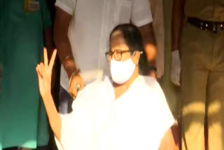 Mamata casts her vote in Kolkata