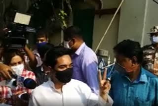 tmc mp abhishek banerjee casts his vote